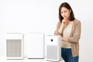 空気清浄機の選び方に悩む女性